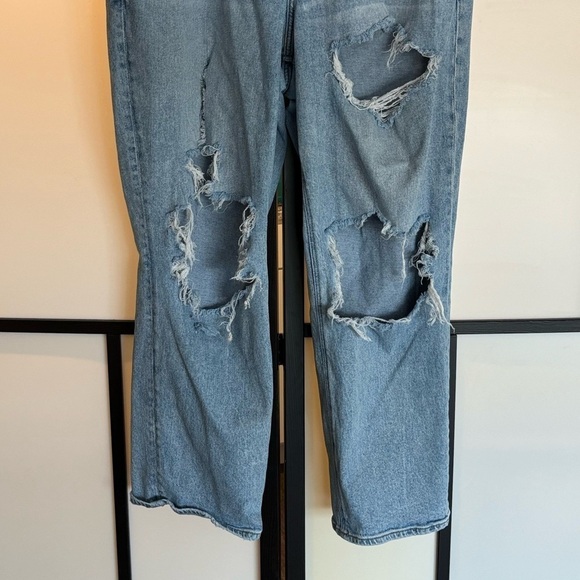 American Eagle Curvy 90s distressed destroyed denim jeans. Size 18 - Picture 10 of 12